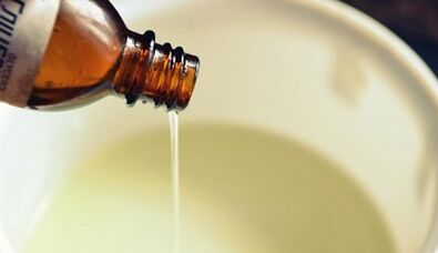 Glycerin to treat nail fungus